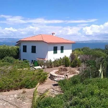 Palme House - 4br, Walk To & Garden * Carloforte (Isola di San Pietro)