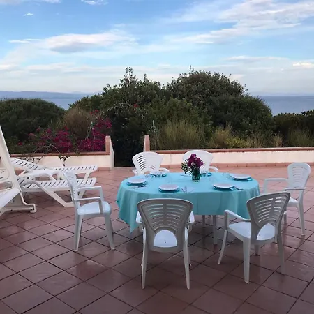 Palme House - 4br, Walk To & Garden * Carloforte (Isola di San Pietro)